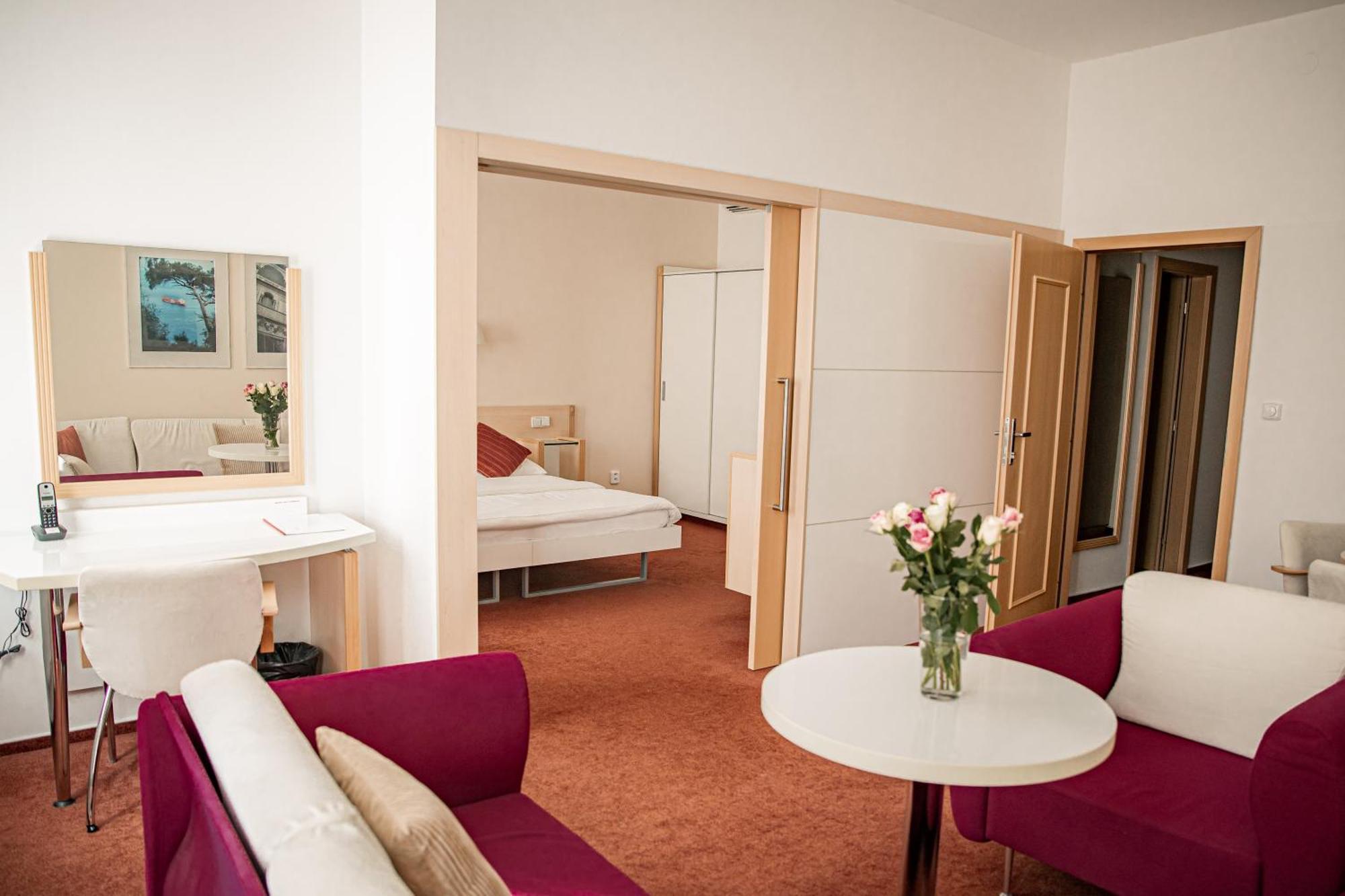אופבה Hotel Iberia מראה חיצוני תמונה
