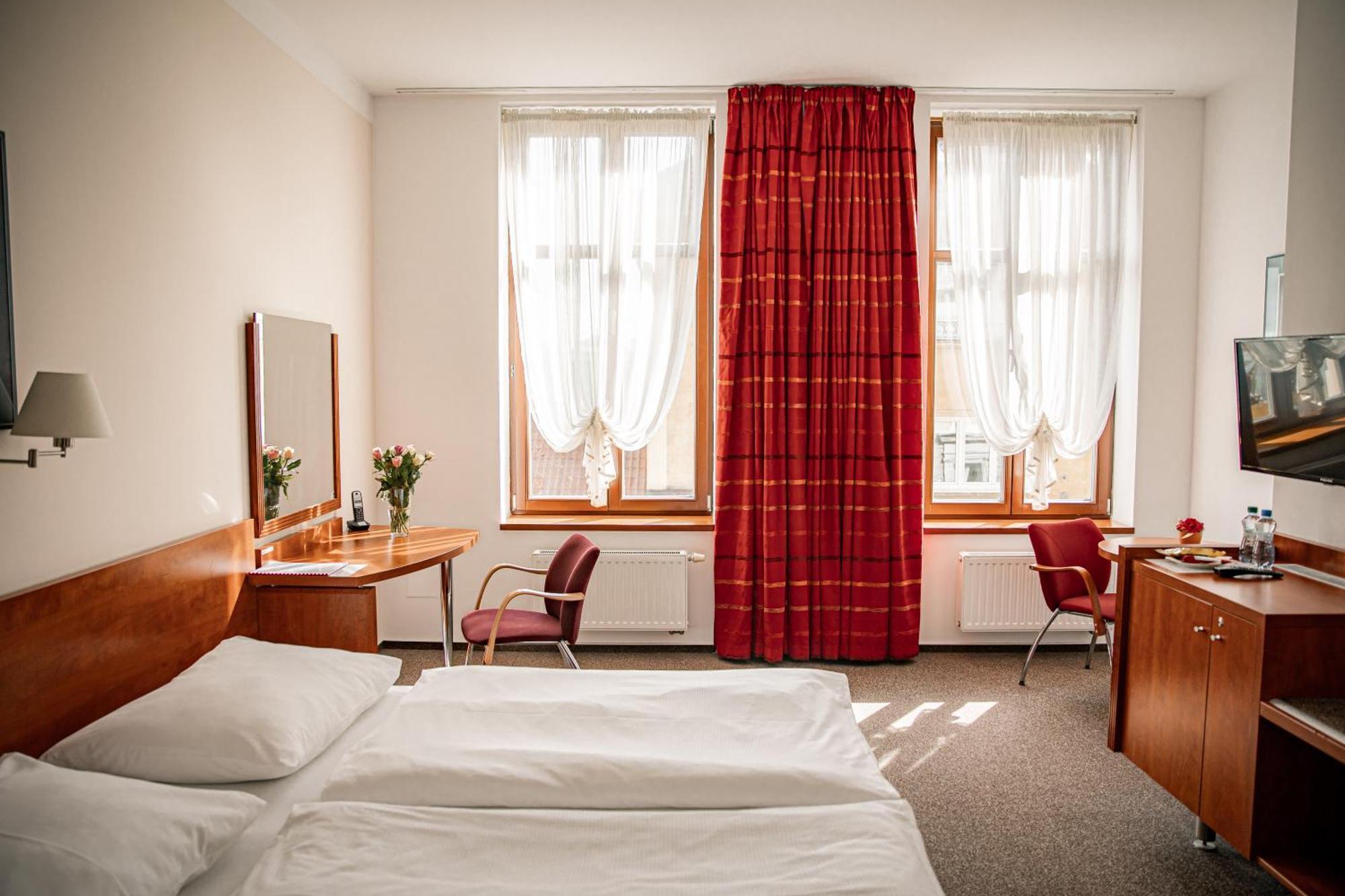אופבה Hotel Iberia מראה חיצוני תמונה