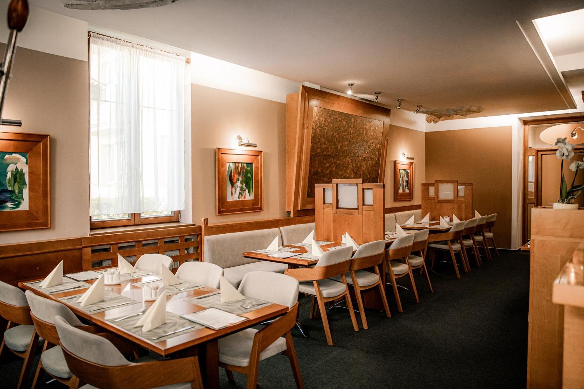 אופבה Hotel Iberia מראה חיצוני תמונה