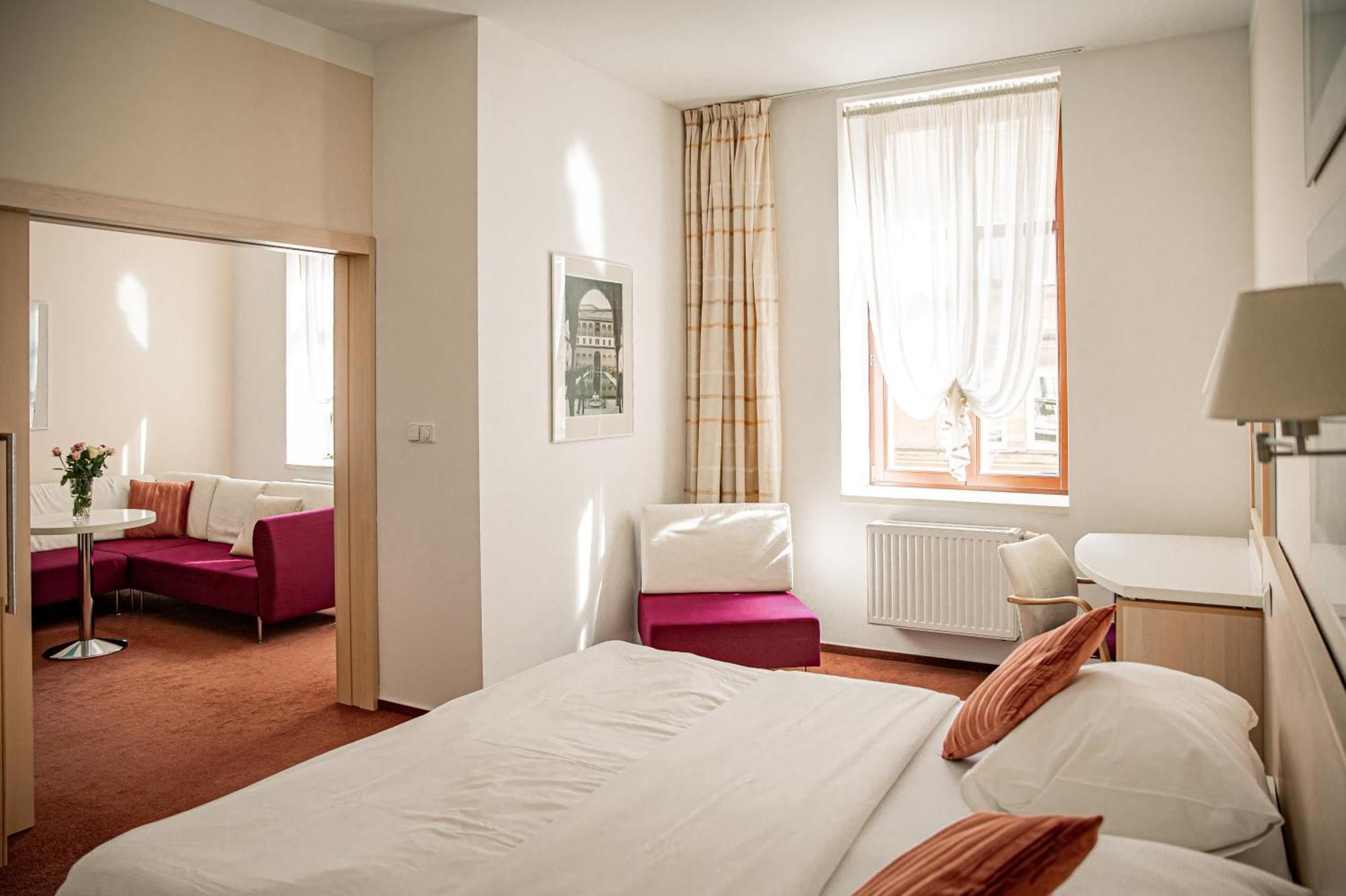 אופבה Hotel Iberia מראה חיצוני תמונה