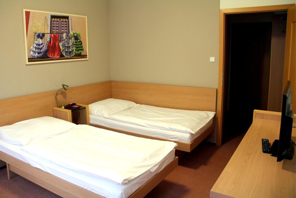 אופבה Hotel Iberia מראה חיצוני תמונה