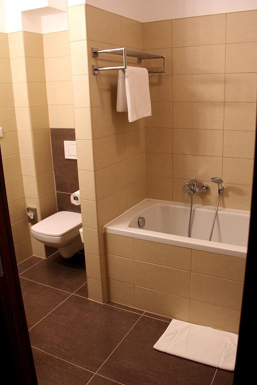 אופבה Hotel Iberia מראה חיצוני תמונה
