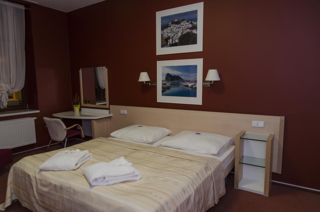 אופבה Hotel Iberia מראה חיצוני תמונה