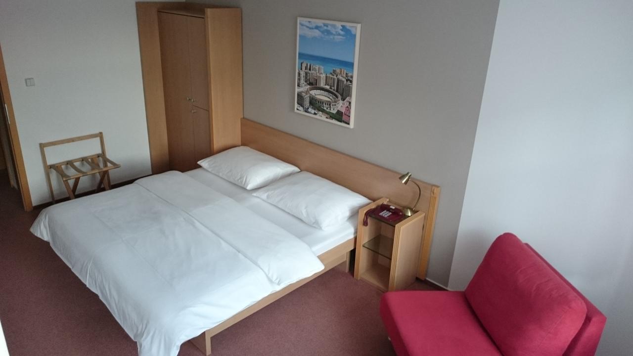 אופבה Hotel Iberia מראה חיצוני תמונה