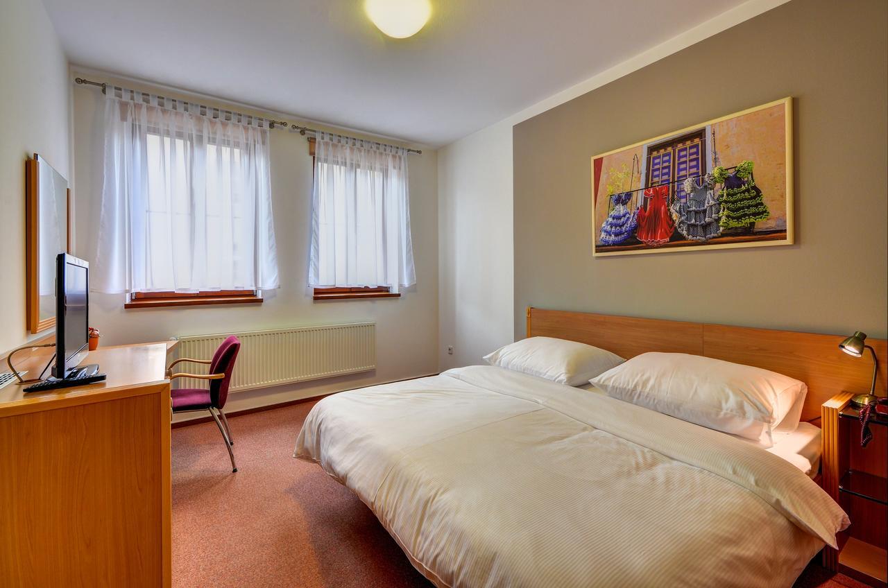 אופבה Hotel Iberia מראה חיצוני תמונה