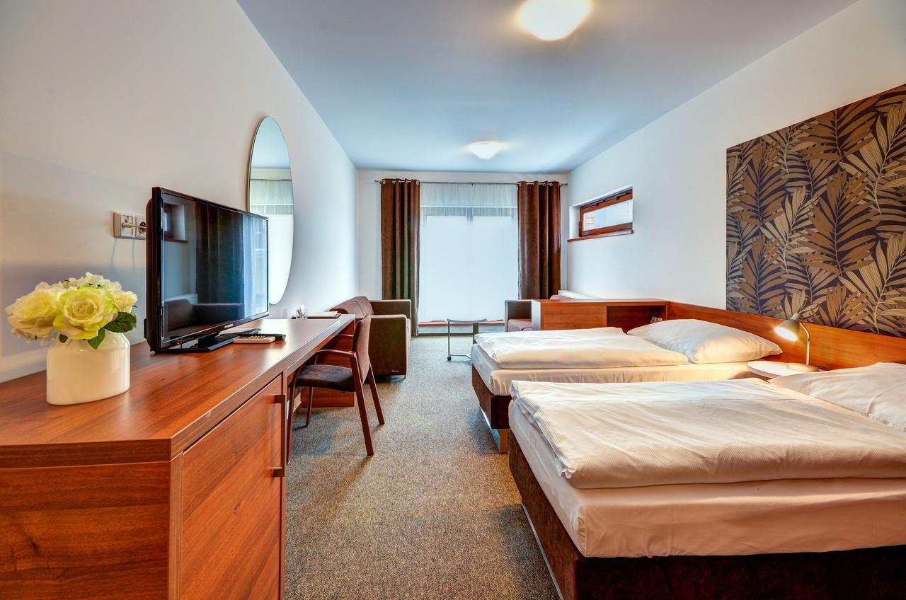אופבה Hotel Iberia מראה חיצוני תמונה