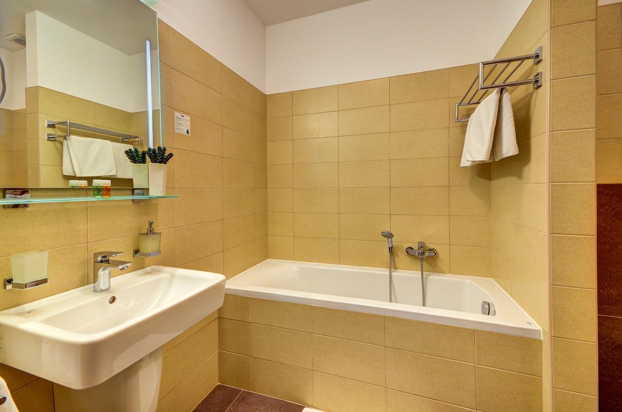 אופבה Hotel Iberia מראה חיצוני תמונה